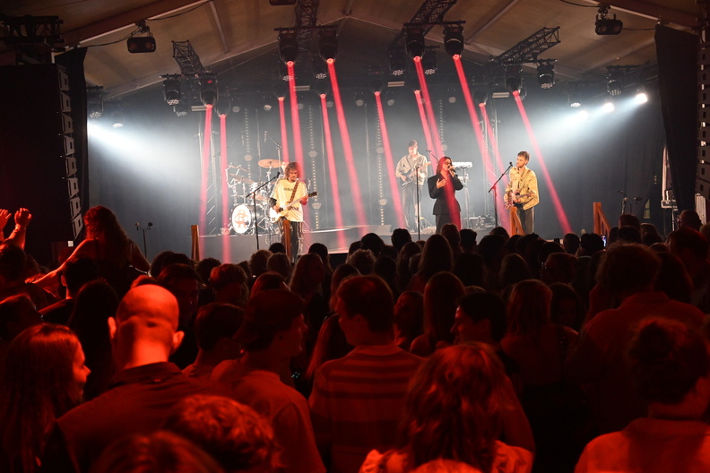 Poppodium 2026: het dak eraf met RONDÉ en Hermes House Band